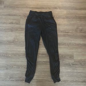 Lulu joggers